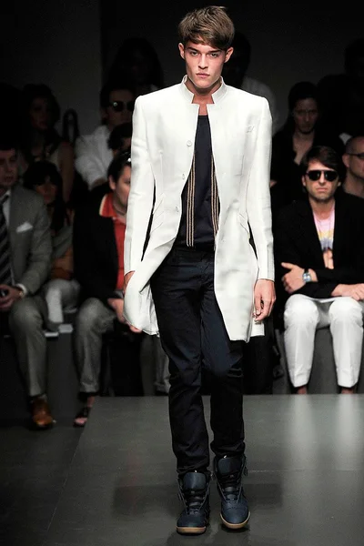Look 5